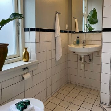 Large_bathroom-hotel-sofs-boutique-aarhus