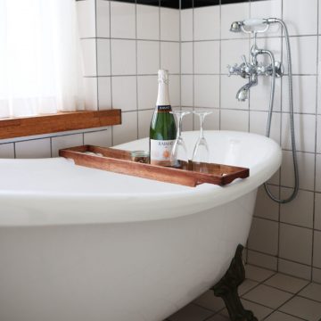 sofs-badekar-hotelvaerelse-828x1024